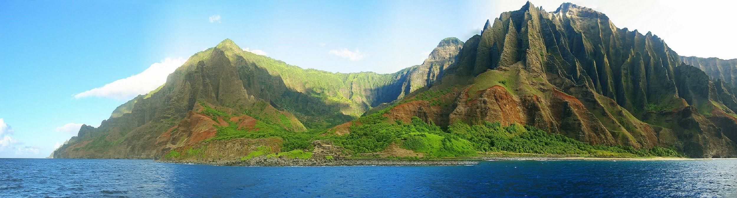 The lush green coastline of Kauaʻi Island.